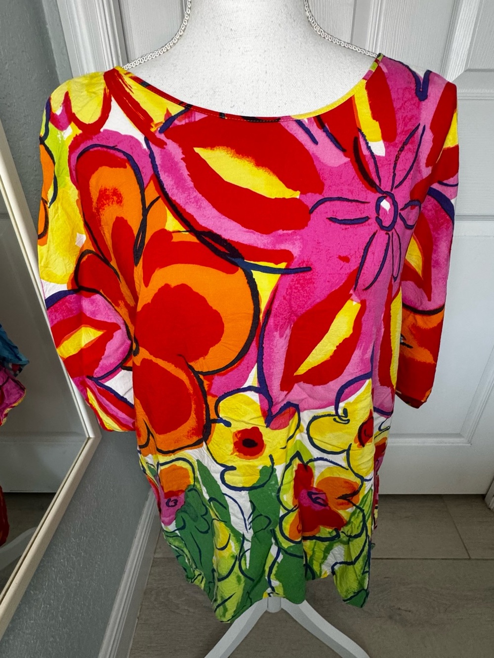 Jams World “Furphy” Cold Shoulder Floral Tunic Top – Medium